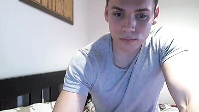 Skinny twink on cam- Twinks1.com