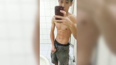 Cute Webcam Solo Wanker - A sexy and sensual solo web-cam performance by a hot young stud! Get ready to enjoy the hottest gay porn video ever!