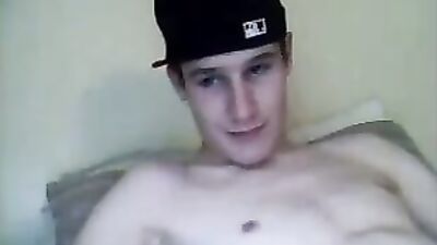 Gay Porn Amateur Solo Web-Cam: Jerking Wood