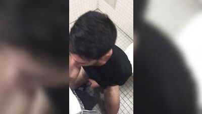Gay Porn: Oral Delights in the Bathroom!