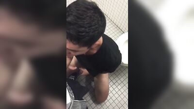 Gay Porn: Oral Delights in the Bathroom!