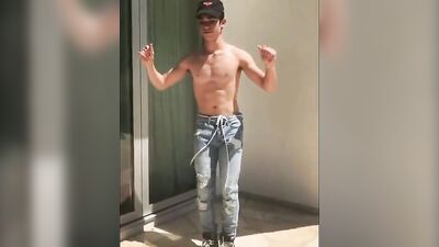 Gay Porn Dancing Boyie: Sexy and Sensual Explosion!