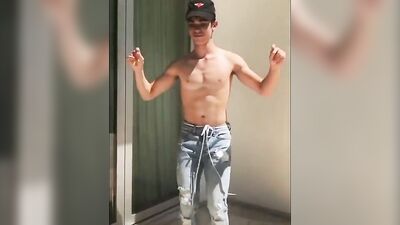 Gay Porn Dancing Boyie: Sexy and Sensual Explosion!