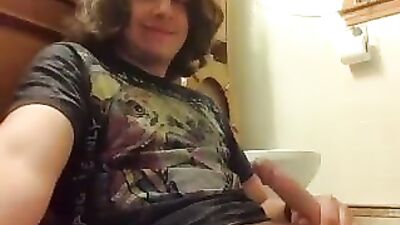 Hairy Webcam Cummers: Long-haired Amateurs Cumming Live!