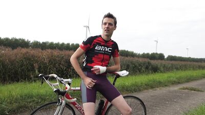 Natural Cycling Thrills: Muscular cyclist in tight lycra shorts masturbating on his bike in the great outdoors