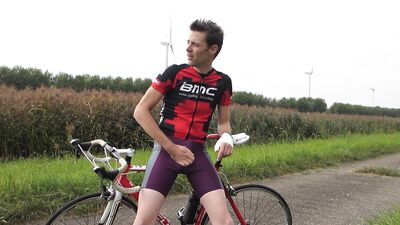 Natural Cycling Thrills: Muscular cyclist in tight lycra shorts masturbating on his bike in the great outdoors