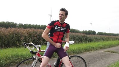 Natural Cycling Thrills: Muscular cyclist in tight lycra shorts masturbating on his bike in the great outdoors