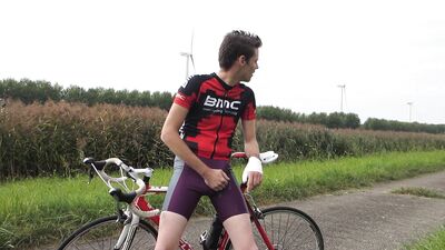 Natural Cycling Thrills: Muscular cyclist in tight lycra shorts masturbating on his bike in the great outdoors