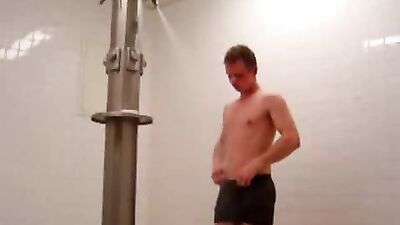 Gay Porn Amateurs: Wanking Heats Up!