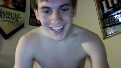 Gay Amateur Cumshots Handjobs with a Smile