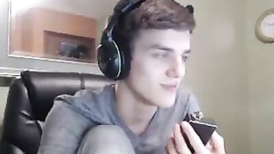 Gay Porn Headset Chat : Big Cocks Web-Cam Solo