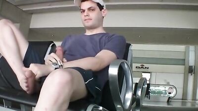 Jacking off in the airport lounge - A solo journey!