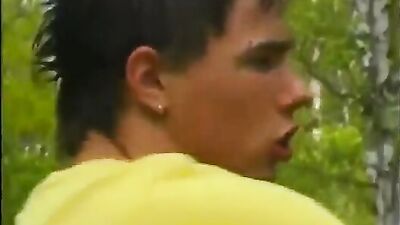 Outdoor Threesome: Twink Fun