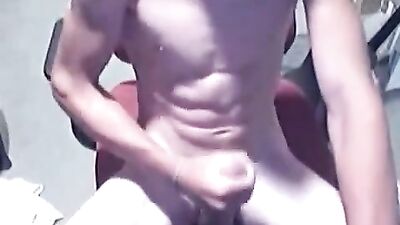 Screaming solo-amateur cumshots!