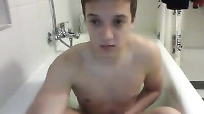 Bathtub Boy - Web-Cam Solo Gay Porn Video