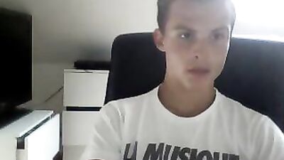 Frenchies Ass Play: A Gay Porn Web-Cam Showdown!