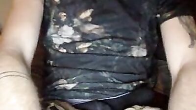 Golden Cum Shots Amateur Handjob: A Sexy Adventure Begins!