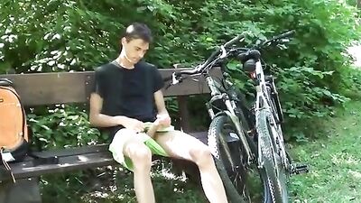 Park Wank-Fest: Amateur Bareback Big Cocks