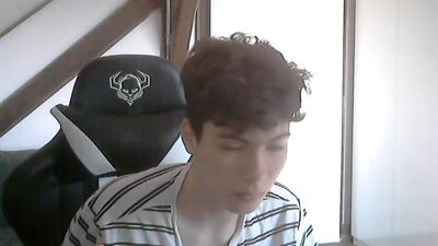 Cum-eating wanker boys porn