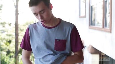 Southern Spice: A Cumshot Handjob Experience!