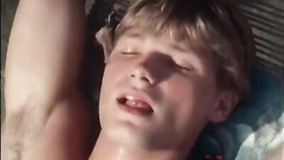 Red Bed Frenzy: Two Teens Going Wild!