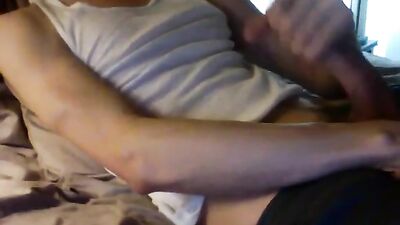 Cum on my chest: Amateur Handjobs & Cumshots