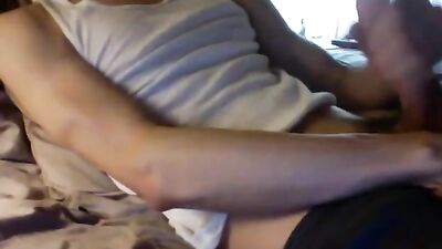 Cum on my chest: Amateur Handjobs & Cumshots
