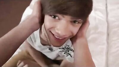 Amateur Bareback Pick-Up Boy: Steamy Action with Hottest Men!