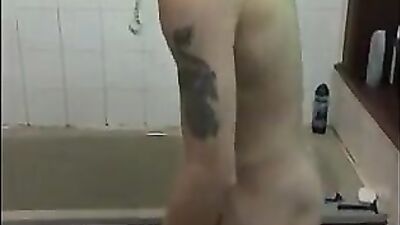 Garden Thrust: Amateur Gay Action in the Wild!