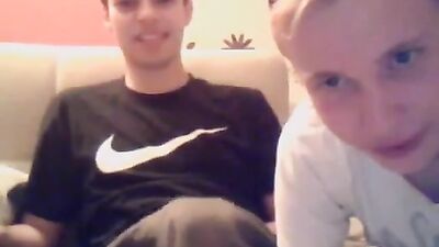 Gay Porn Amateur Lesson - Sucking and Jerking with Friends!