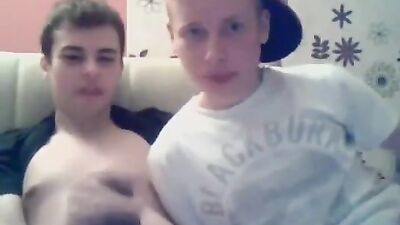 Gay Porn Amateur Lesson - Sucking and Jerking with Friends!