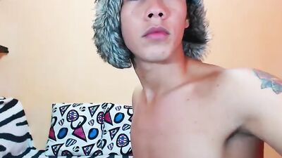 Cam 827: Amateur Cum Shots and Handjobs - A Gay Porn Experience