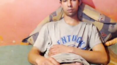 Hung Bored Guy on Cam: Big Cocks Amateur Solo Adventure!