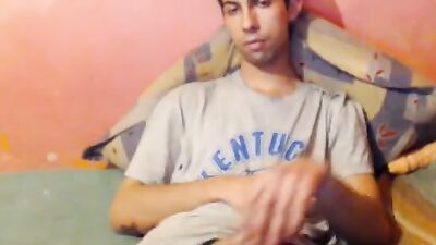 Hung Bored Guy on Cam: Big Cocks Amateur Solo Adventure!