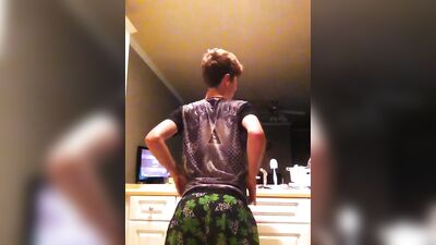 Shaking His Bubble Ass: The Ultimate Solo Fun!