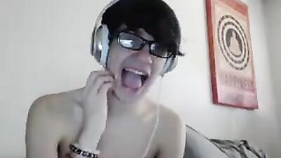 Young and Hung: Amateur Cum Shots & Handjobs - Cam 951