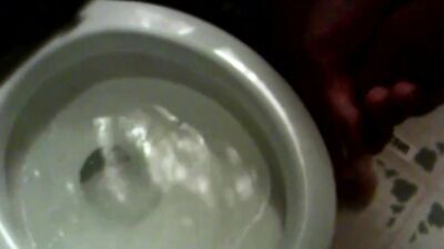 Squirting Sinners: Hot Toilet Action!