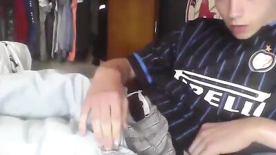 One-Handed Wonderland: Cumming Solo for Your Eye Pleasure