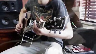 Grooving with Guitar: Hardcore Gay Porn Adventure!