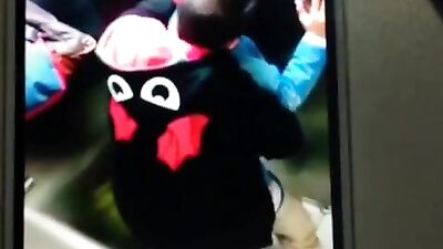 Surpris dans la cabine dessayage ! : Le couple homo surpris!