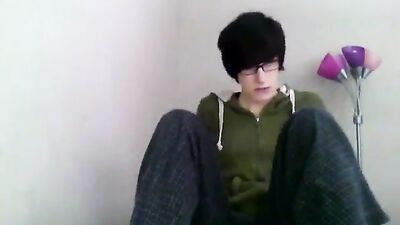 Effeminate Beautys Solo Cum Shots Handjob Show!