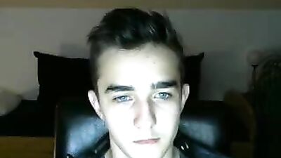 Hairy German Cutie Cums on Cam in Hot Amateur Action!