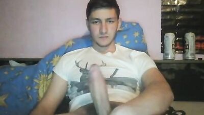 Hung Romanian Guy Jerking Off: Horny Amateurs and Big Cocks