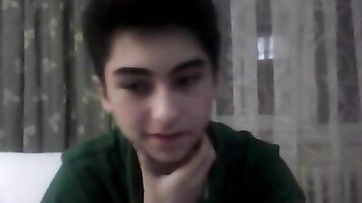 Jerking Web-Cam Solo: Gay Porn Amateurs Take Center Stage!