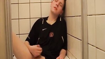 German Soccer Boys: Ultimate Team Play