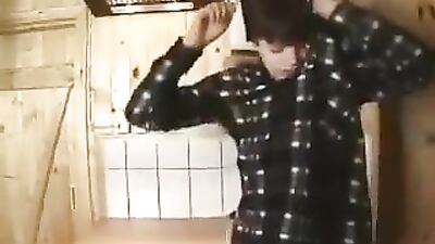 Gay Porn: Jeune Minet Solo In The Kitchen