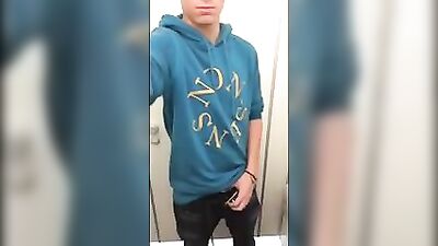 Gumleleos Public Toilet Cockworship II: Amateur Big-Dicked Fun!