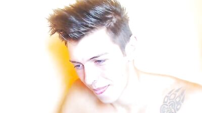 Gay Porn Amateur Web-Cam Solo - A Pretty Face