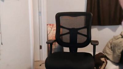 Straight US guy showing body