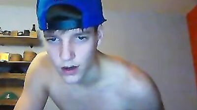 Sexy se jeune minet en calecon rose